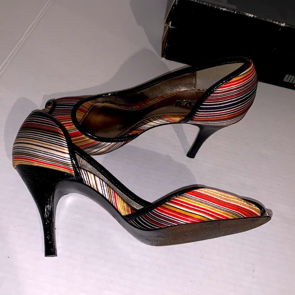 Unlisted Side Cutout Striped heals - Picture 9 of 13